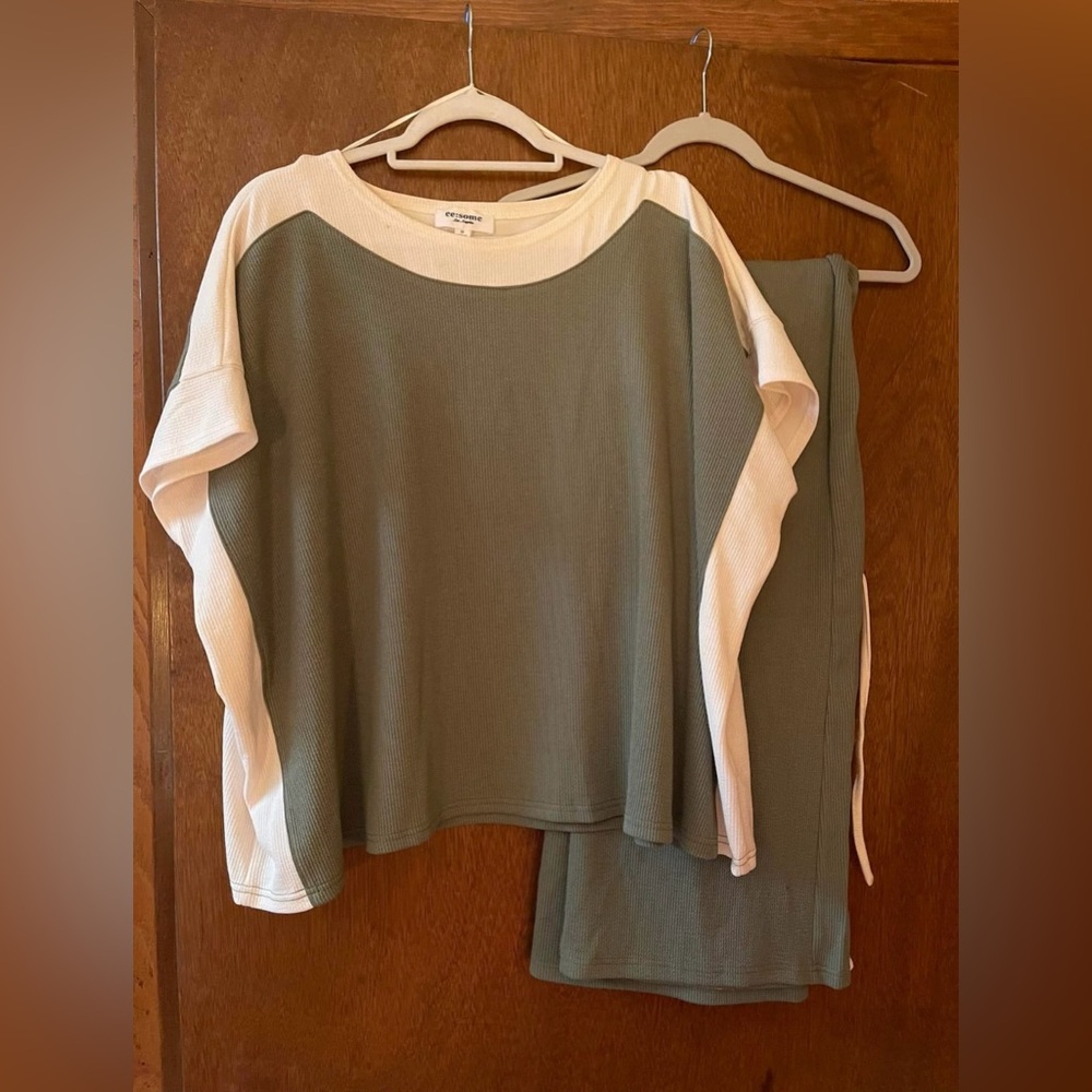 Two-Tone Lounge Set